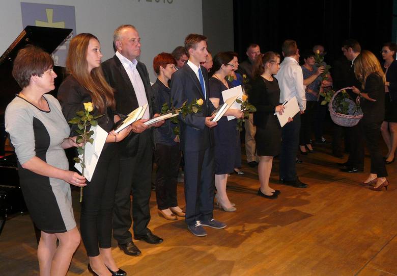 Władze Skierniewic nagrodziły laureatów konkursów i olimpiad