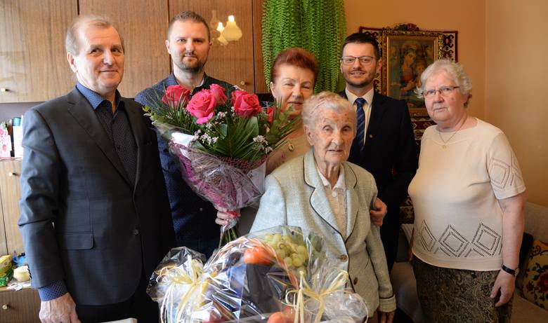 Setne urodziny świętowała w obecności rodziny, przyjaciół oraz burmistrza Wadowic, Bartosza Kalińskiego.