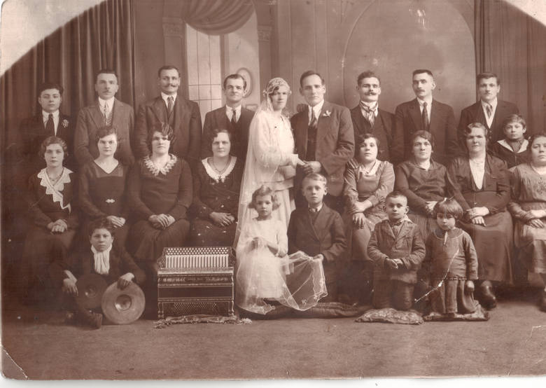 Rodzina Piszczałków na ślubie u francuskich znajomych, około 1930 r.