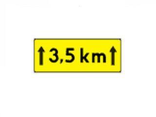 T-2     tabliczka wskazująca długość odcinka drogi, na którym powtarza się lub występuje niebezpieczeństwo