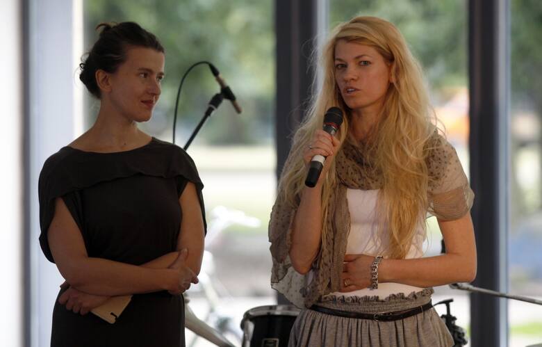 Otwarcie „Zatoki Sztuki”. Po prawej Natalia Turczyńska-Schmidt. 2 lipca 2011