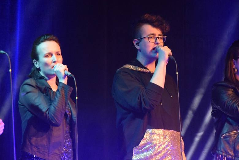 Grupa wokalna Voice Ekipa wystąpiła w niedzielę 20 stycznia w Kinoteatrze Polonez. Zespół działa przy Centrum Kultury i Sztuki, a prowadzi go Aneta Figiel. Grupa w pierwszej części koncertu wykonała kilka kolęd, a później zaprezentowała utwory muzyki rozrywkowej.