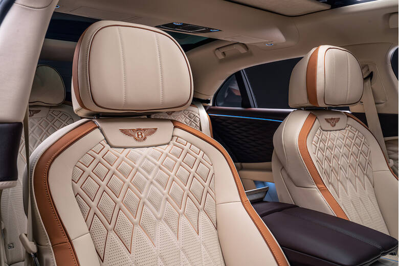 Bentley Motors zaprezentowało limitowaną serię modelu Flying Spur Hybrid – Odyssean Edition. Do wykończenia samochodów wykorzystano nowe materiały i