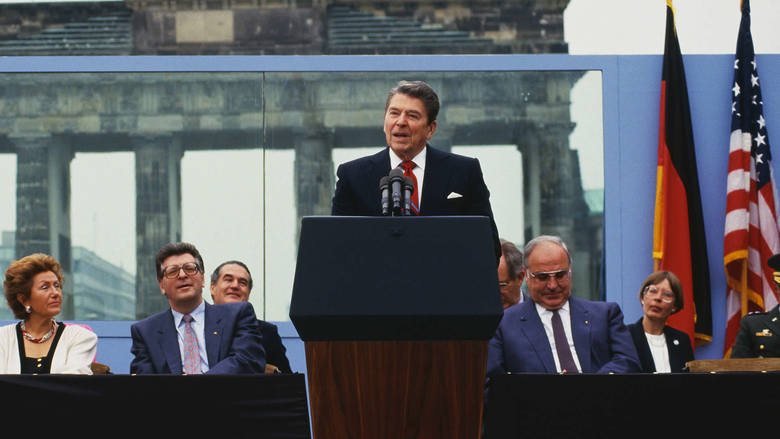 Słynne przemówienie Ronalda Reagana przy Bramie Brandenburskiej, w którym padły słowa amerykańskiego prezydenta: Panie Gorbaczow, zburz pan ten mur...