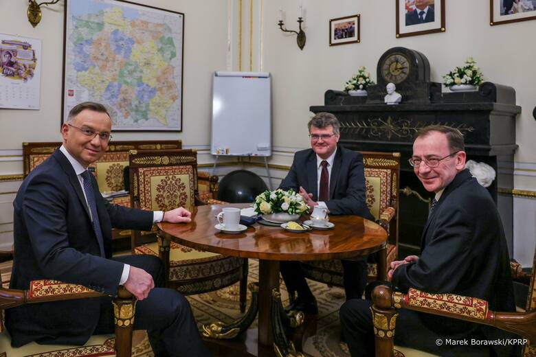 Prezydent spotkał się z uwolnionymi Wąsikiem i Kamińskim