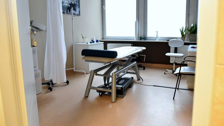 Dzienny Dom Opieki Medycznej znajduje się w CenterMed Poznań przy ul. Św. Marcin 58/64. Placówka powstała z myślą o pacjentach niesamodzielnych, potrzebujących pomocy ze względu na stan zdrowia, ale nie wymagających całodobowej opieki lekarza.