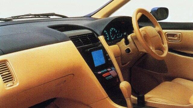 W połowie lat 90. Toyota i Lexus pokazały światu koncepcyjny pojazd FLV. Auto o nieszablonowym nadwoziu pokazywało ciekawe podejście Japończyków do projektowania
