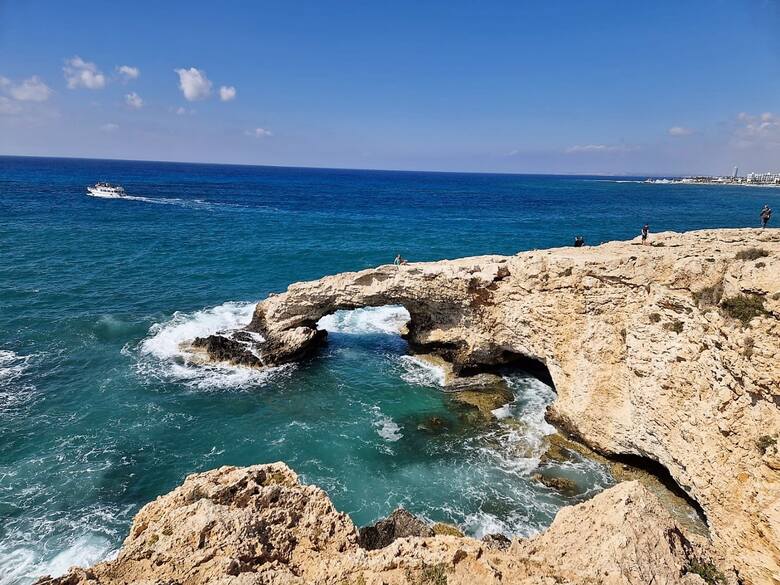 Jeśli lubicie długo patrzeć na morze, na Cyprze nie zabraknie Wam pięknych widoków.
