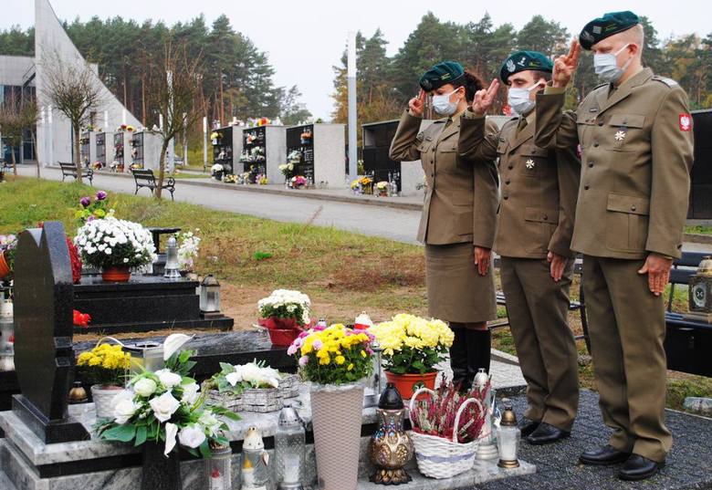 Również w tym roku żołnierze 5 Lubuskiego Pułku Artylerii w Sulechowie odwiedzili grób Malwiny Król.