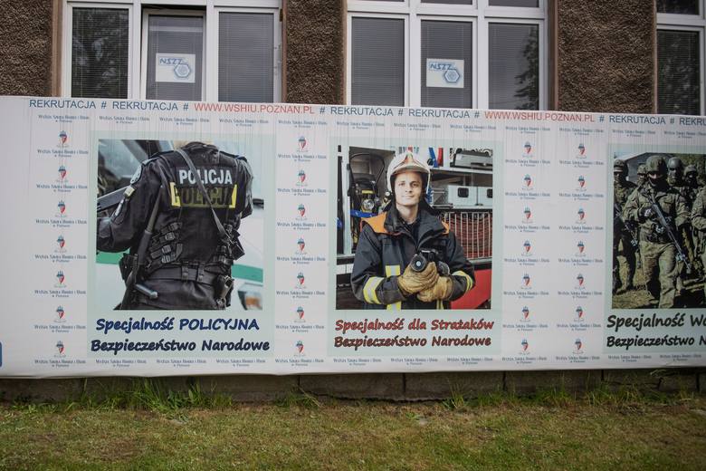 Przedstawiciele WSHiU w Poznaniu nie chcą powiedzieć czy na uczelni, której kanclerzem jest były poseł PiS oskarżany o oszustwa, swoje wykształcenie uzupełniają szefowie straży pożarnej. 