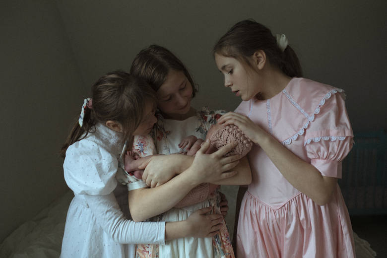 Paulina Chmielewska ma szóstkę dzieci i projektuje sukienki dla mam i córek.