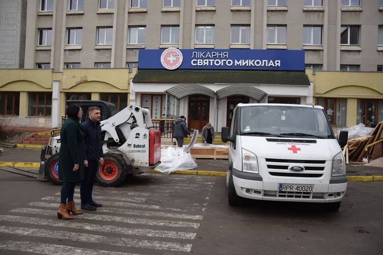 Generator prądu z Polski trafił do szpitala w Brzuchowicach koło Lwowa.