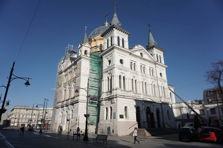 Kościół na pl. Wolności był pierwszą murowaną świątynią w Łodzi. Dziś to kościół katolicki
