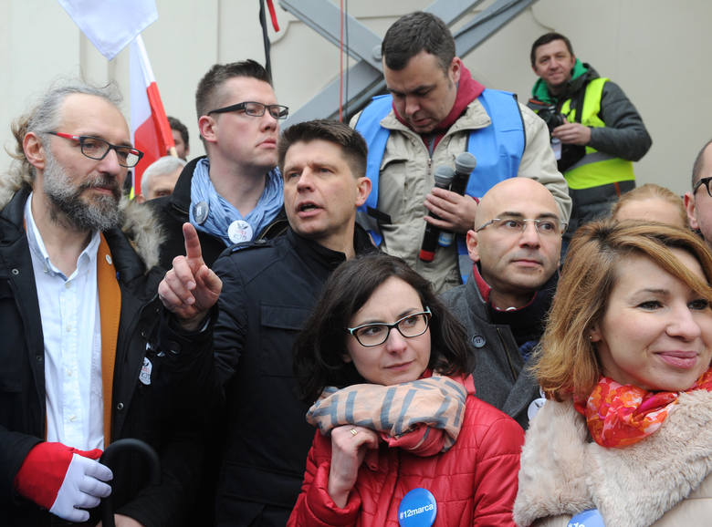 W sobotę w Warszawie odbyła się manifestacja Komitetu Obrony Demokracji pod hasłem „Przywróćmy ład konstytucyjny”.