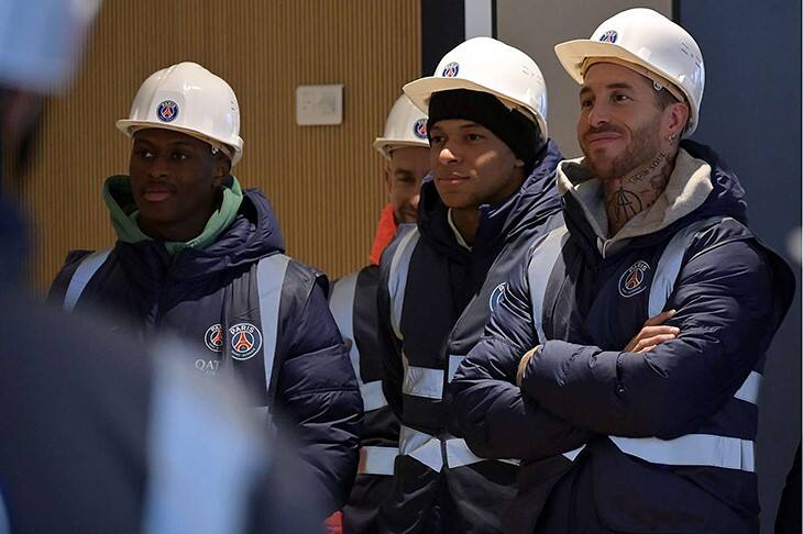 Messi, Neymar, Mbappe, Ramos na budowie. Delegacja PSG z roboczą wizytą w przyszłym centrum szkoleniowym PSG [ZDJĘCIA]