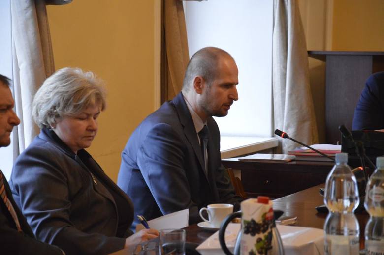 Samorządowcy debatowali w Łowiczu nad Programem Rodzina 500 Plus (Zdjęcia)