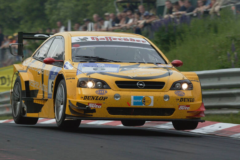 Grand Prix oldtimerów AvD na legendarnym torze Nürburgring jest kulminacyjnym wydarzeniem sezonu dla fanów klasycznej motoryzacji. W tym roku firma Opel