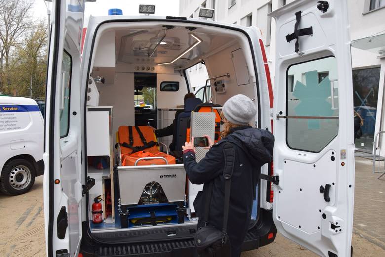 Zakupiona kareta to ambulans typu B przeznaczony do przewozów specjalistycznych. Druga karetka dla dzieci to ambulans noworodkowy, z inkubatorem. 