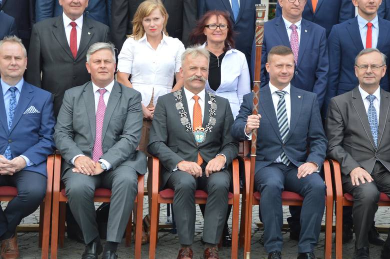 Pamiątkowe zdjęcia władz Łowicza na koniec kandencji lokalnego samorządu [Zdjęcia]