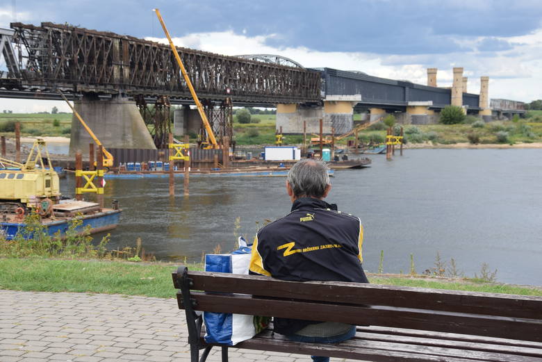 Mieszkańcy powiatu tczewskiego z niepokojem patrzą na rzekę. Prawdopodobnie w środę może dotrzeć w okolice powiatu tczewskiego płynąca Wisłą fala zanieczyszczeń