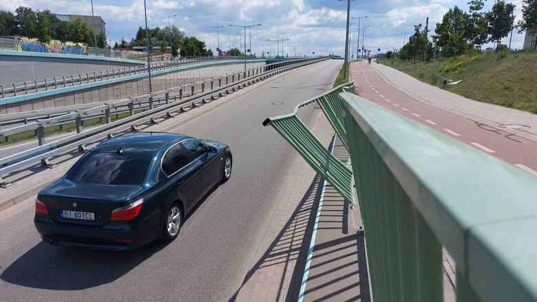 Tak wyglądała barierka nad Aleją Niepodległości w Białymstoku 10 lipca 2023 roku, czyli miesiąc po wypadku