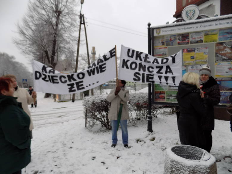 Ludzie zaprotestują pod szpitalem w Żaganiu