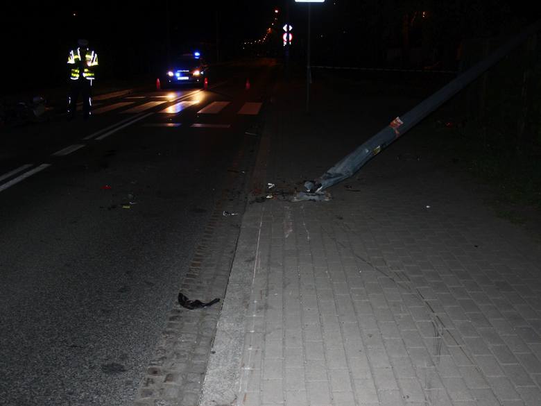 We wtorek (30.04.2019) po godz. 22.00 na ul. Parkowej w Grudziądzu doszło do wypadku. 31-letni motocyklista wjechał w słup z latarnią oświetleniową.