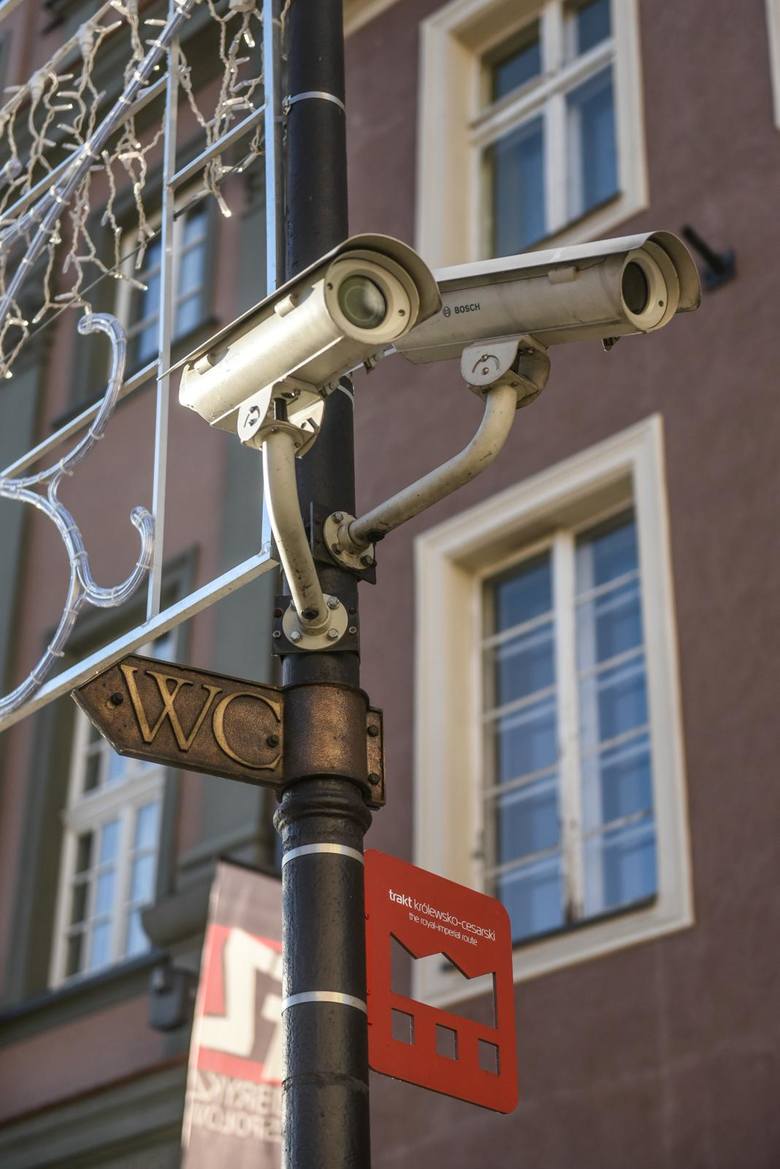 Kamery miejskiego monitoringu wizyjnego na Starym Rynku w Poznaniu