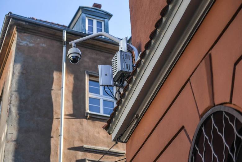 Kamery miejskiego monitoringu wizyjnego na Starym Rynku w Poznaniu