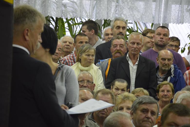 Spór o kościół. Pełne emocji spotkanie na Górkach w Łowiczu (Zdjęcia)