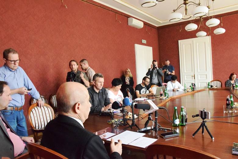 Jacek Krywult nie będzie kandydował na urząd prezydenta Bielska-Białej. Swą decyzję ogłosił na konferencji prasowej