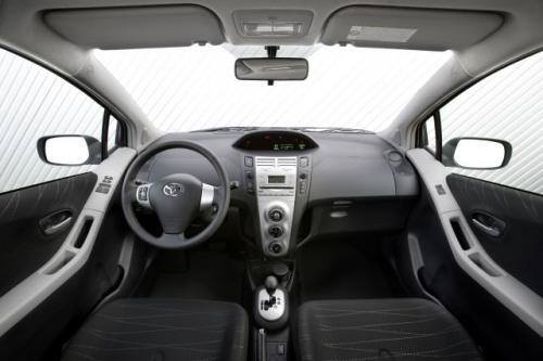 Fot. Toyota: Tablica przyrządów w formie trójwymiarowego wyświetlacza stała się już wyróżnikiem Yarisa.