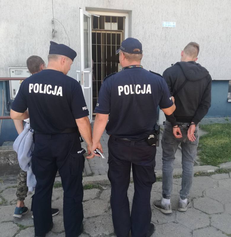 Narkotyki w Łowiczu. Policja zatrzymała trzech łowiczan z amfetaminą [ZDJĘCIA ZATRZYMANYCH]