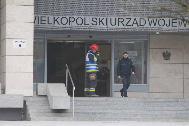 Ewakuacja budynku Urzędu Wojewódzkiego w Poznaniu<br /> <strong>Przejdź do kolejnego zdjęcia ---></strong><br /> 