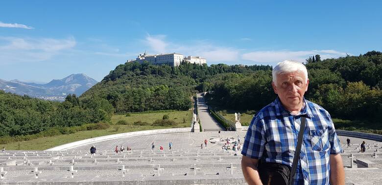 Historyk dr Adam Cyra na Polskim Cmentarzu Wojennym na Monte Cassino