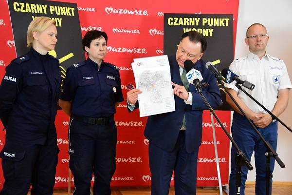 Władze Mazowsza, policja i ratownicy apelują o unikanie niebezpiecznych miejsc oznaczonych tablicą „czarny punkt wodny”