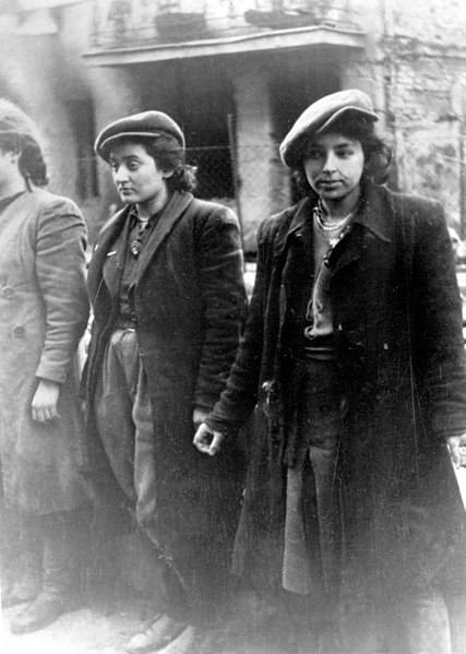 Małka Zdrojewicz Horenstein (po prawej) przeżyła Majdanek i Bluma Wyszogrodzka (zginęła w Auschwitz)