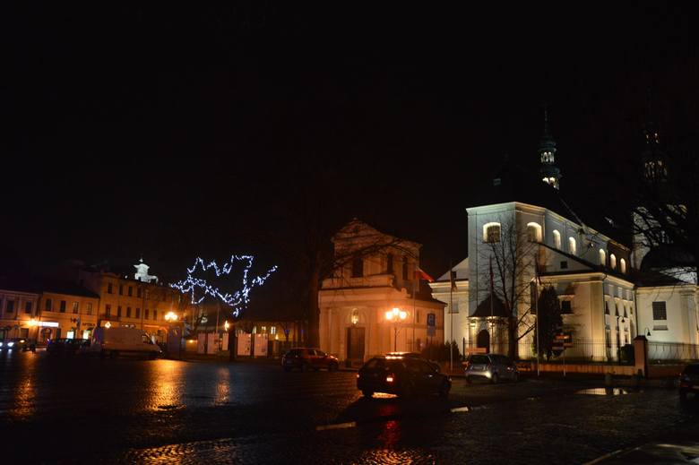 Na ulicach Łowicza widać nadchodzące święta [ZDJĘCIA]