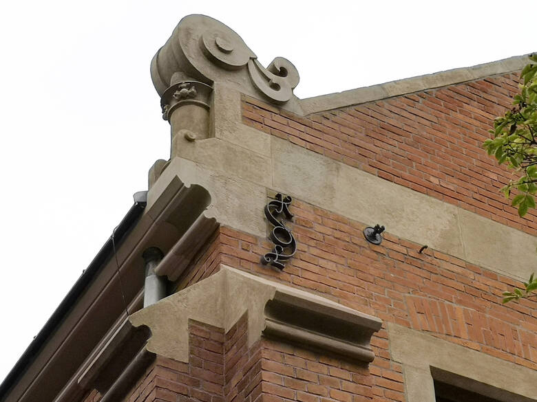 Na budynku „Sokoła” uważny obserwator dostrzeże wyjątkowe logo
