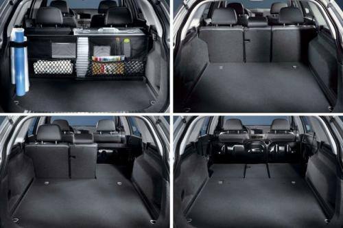 Powiększenie bagażnika auta typu kombi jest możliwe przez złożenie tylnej kanapy.
