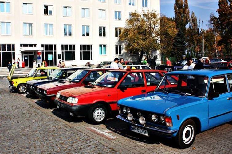 Radomskie Klasyki pięknie prezentowały się na Zlocie Miłośników Fiata 125 p w Warszawie
