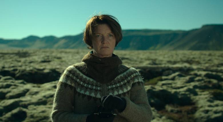<strong>"Kobieta idzie na wojnę"</strong><br /> reż. 	Benedikt Erlingsson<br /> <br /> Brawurowa opowieść o dyrygentce chóru, która wypowiada wojnę przemysłowi, stanowiącemu zagrożenie dla islandzkiego środowiska. 