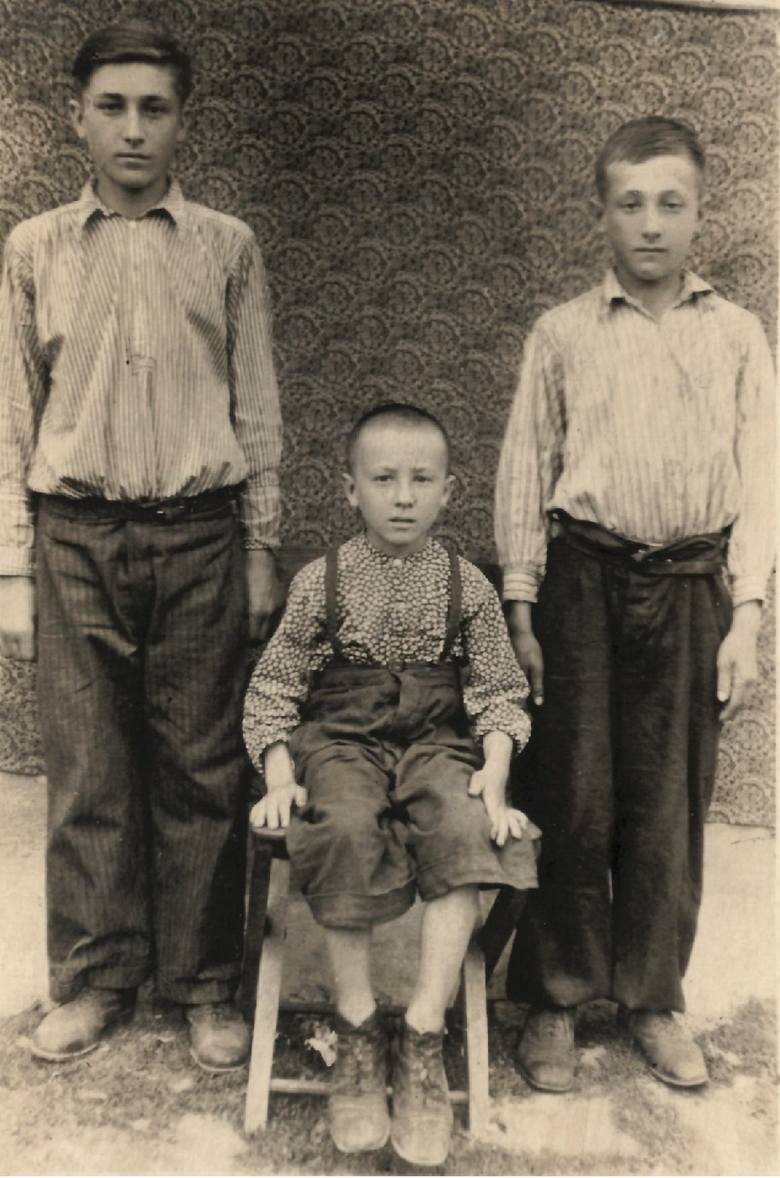 Rydoduby, rok 1952. Bracia Borowscy, od lewej: Wojciech, August i Zenon