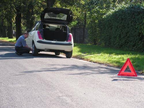 Fot. Maciej Pobocha: Samochód należy oznakować trójkątem odblaskowym w zależności od drogi i miejsca awarii – od 30 do 100 m za pojazdem