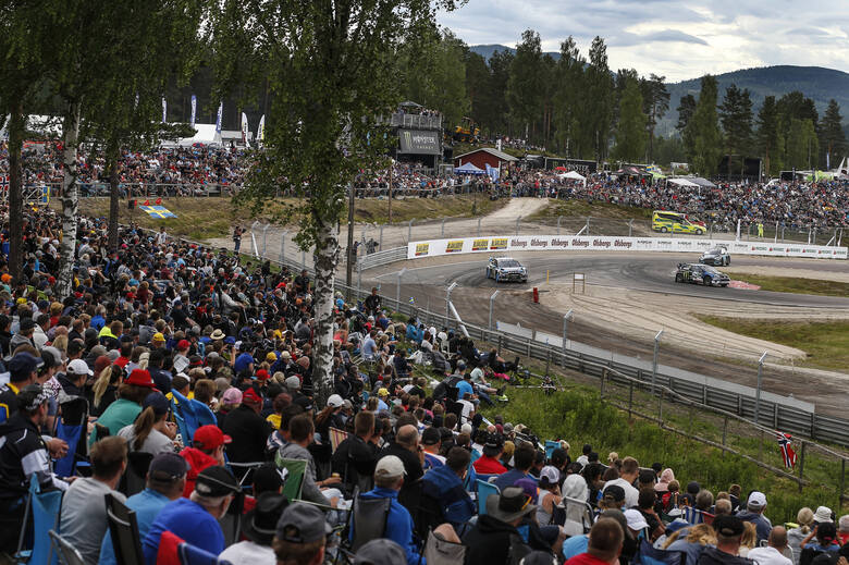 Rallycross łączy w sobie widowiskowość rajdów ze znaną z wyścigów walką zderzak w zderzak oraz startami w tempie zawstydzającym bolidy Formuły 1. W bieżącym