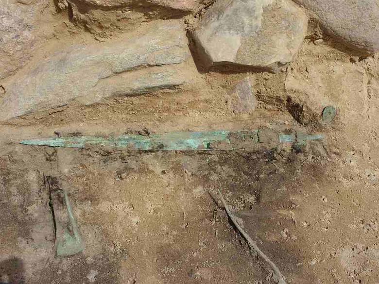 W Górzycy archeolodzy odkryli najstarszy miecz w Polsce. Ma 3.600 lat. Ponadto w mogiłach znaleziono inne przedmioty.