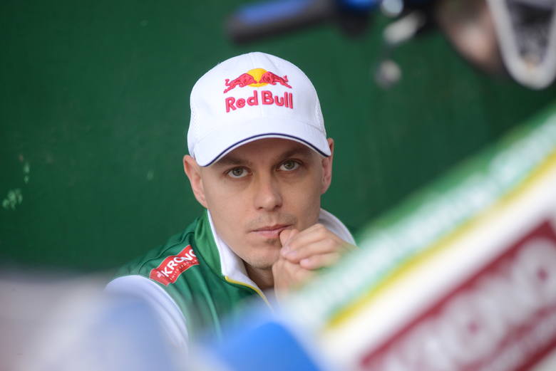 Jarosław Hampel od lat jest wierny marce Red Bull. Oprócz niego producent napojów energetycznych może pochwalić się współpracą z trzema innymi żużlo