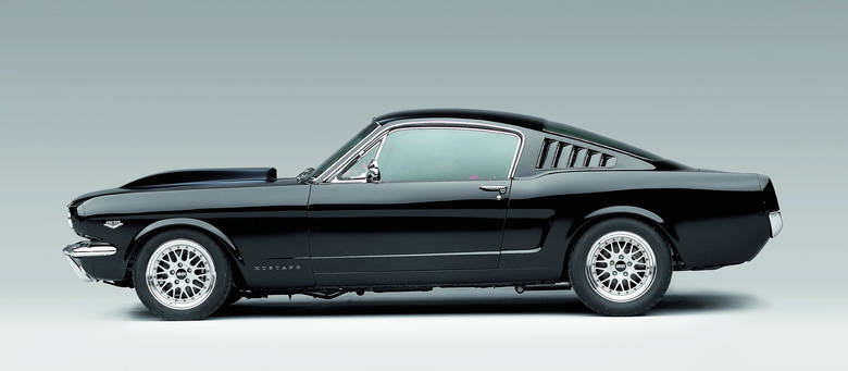 Mustang Fastback2+2 wszedł na rynekz opóźnieniem, a dziśnależy do kolekcjonerskichrarytasów Fot: Ford
