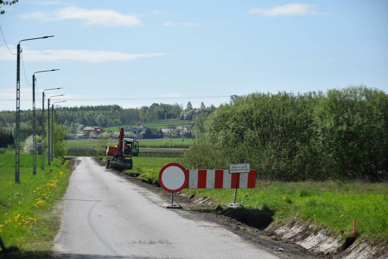 Ruszyły prace przy remoncie drogi gminnej od Mirca-Majoratu do Mirca-Podborek.
