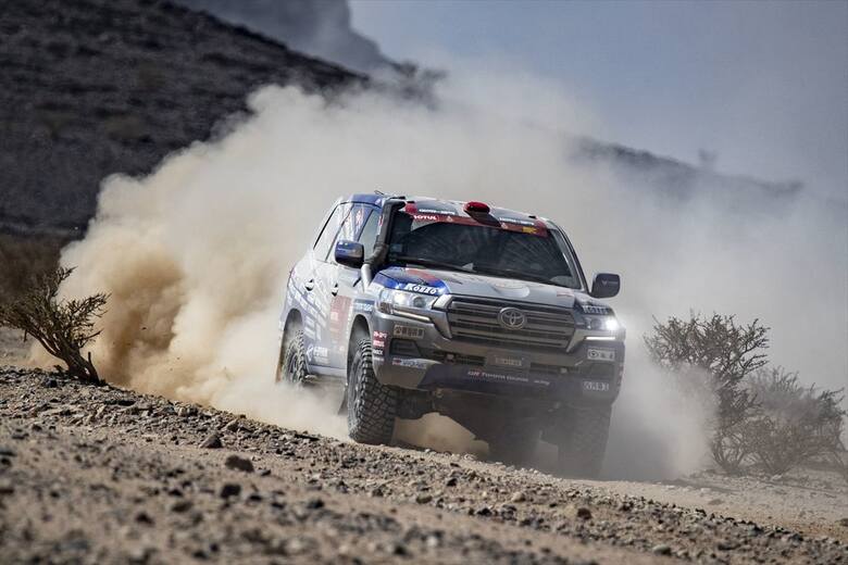 Aż 27 Hiluxów i Land Cruiserów mierzy się z Rajdem Dakar 2021. To najtrudniejsza impreza cross-country w motorsportowym kalendarzu i sprawdzian wytrzymałości